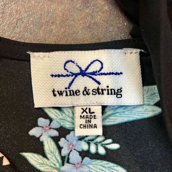 Twine and String Women’s Plus Floral Black Sheer Blouse Pom Pom Trim Size XL - Picture 8 of 10